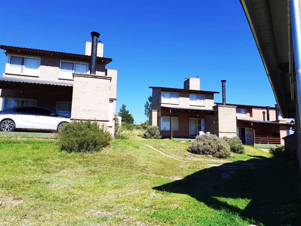 Vista del complejo entre sierras